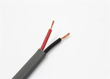 Szara osłona PVC łącząca kabel podwójny i uziemienie z miedzianym przewodnikiem